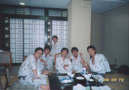 20040016